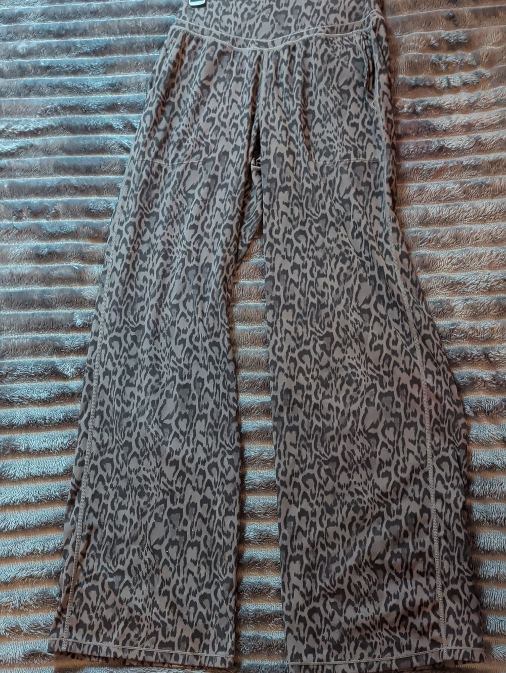 Halara Women’s Wide-Leg Yoga Leopard Print Pants in Gray Nwot.